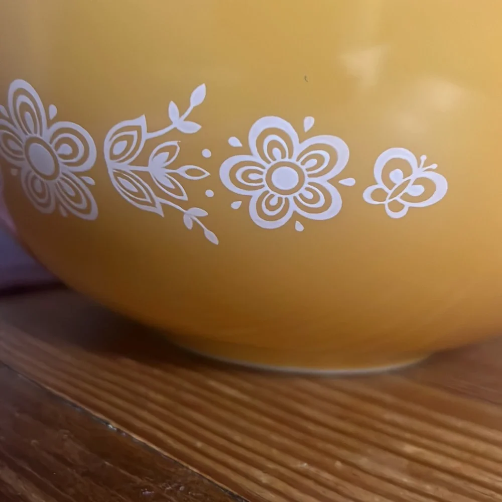 PYREX #444 Cinderella Mixing Bowl Gold with Flowers & Butterfly’s! 4 QT 🥣